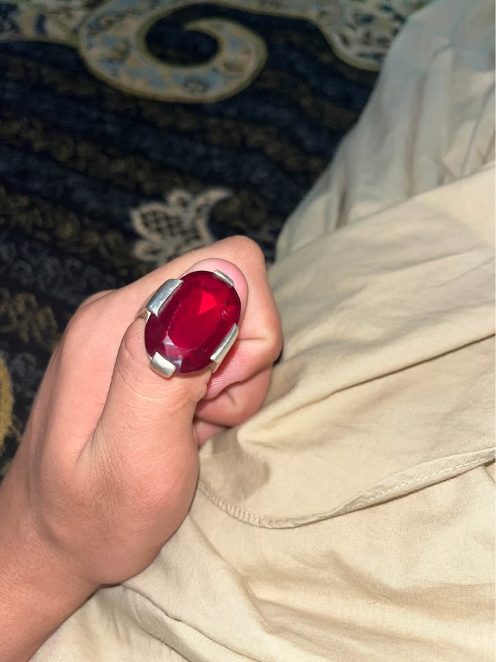 💎 Ruby Stone Silver Ring – Elegant & Stylish